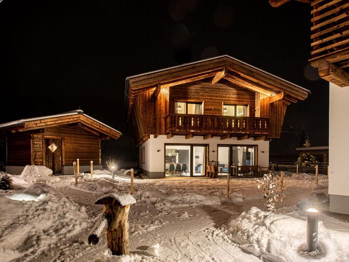 Apartment In Wald Im Pinzgau With A Carport Екстериор снимка