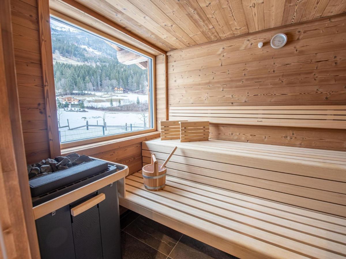 Apartment In Wald Im Pinzgau With A Carport Екстериор снимка