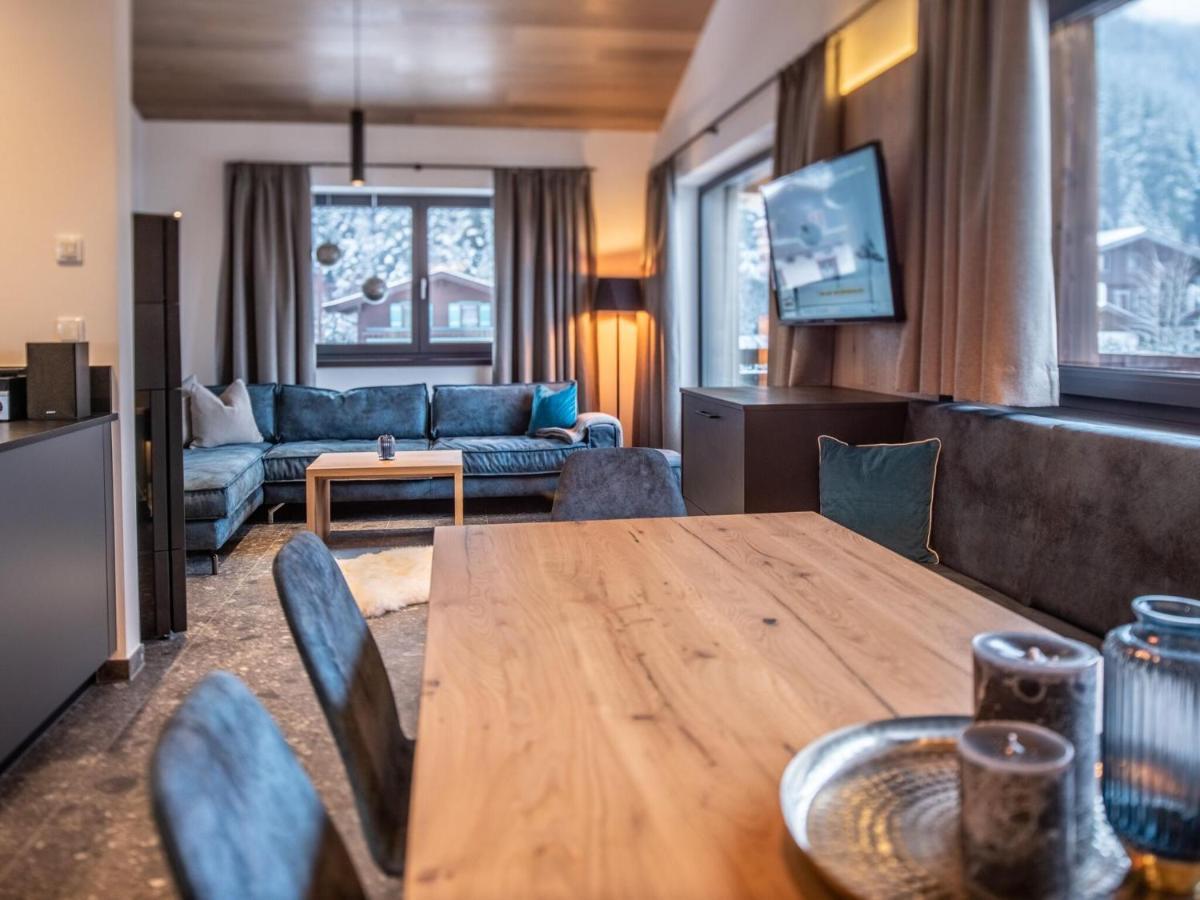 Apartment In Wald Im Pinzgau With A Carport Екстериор снимка