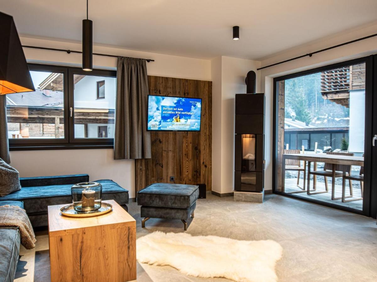 Apartment In Wald Im Pinzgau With A Carport Екстериор снимка