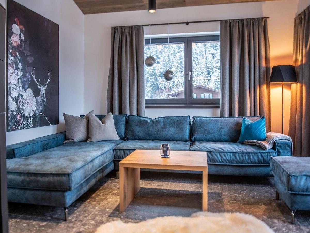 Apartment In Wald Im Pinzgau With A Carport Екстериор снимка
