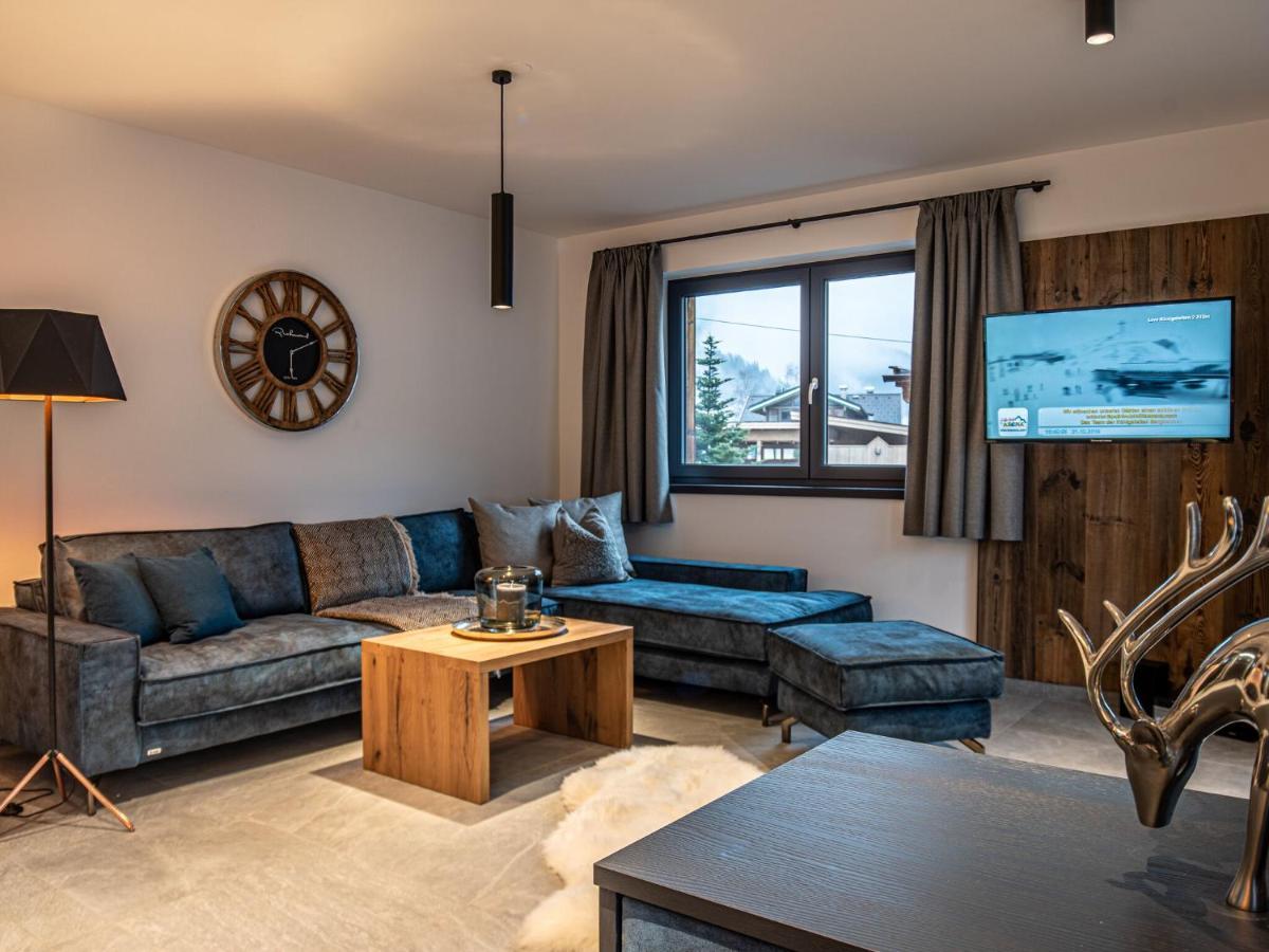 Apartment In Wald Im Pinzgau With A Carport Екстериор снимка