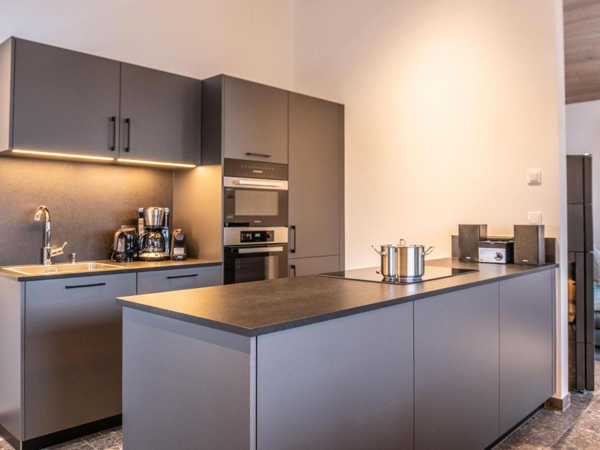 Apartment In Wald Im Pinzgau With A Carport Екстериор снимка