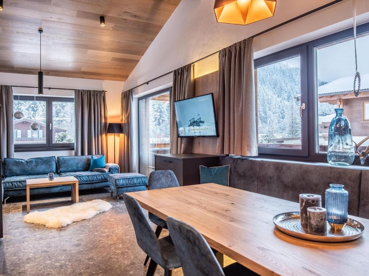 Apartment In Wald Im Pinzgau With A Carport Екстериор снимка