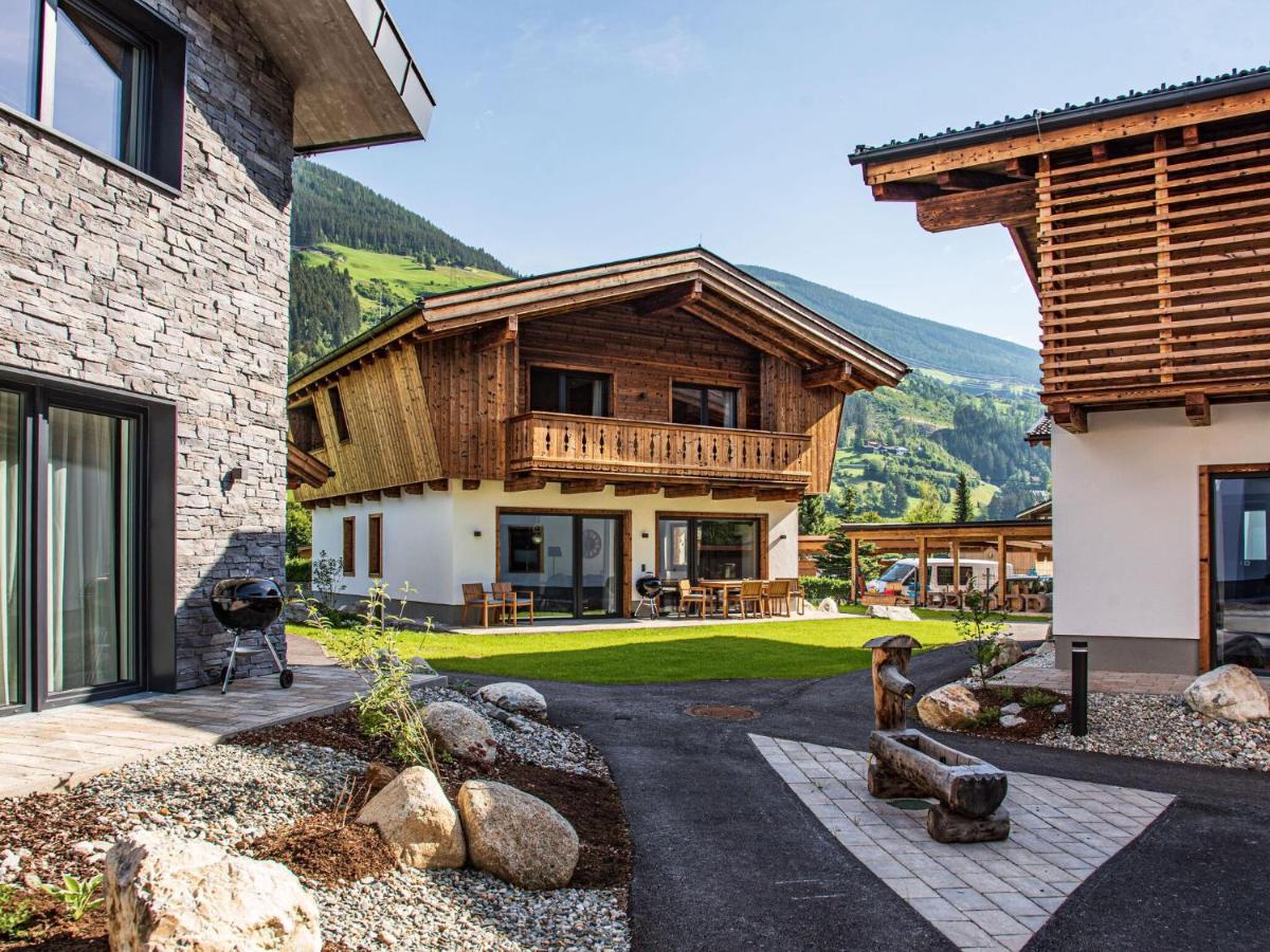 Apartment In Wald Im Pinzgau With A Carport Екстериор снимка