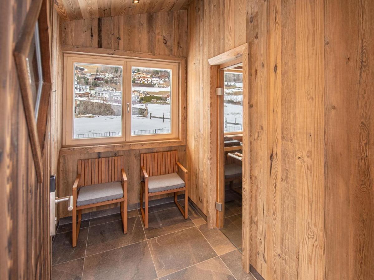 Apartment In Wald Im Pinzgau With A Carport Екстериор снимка