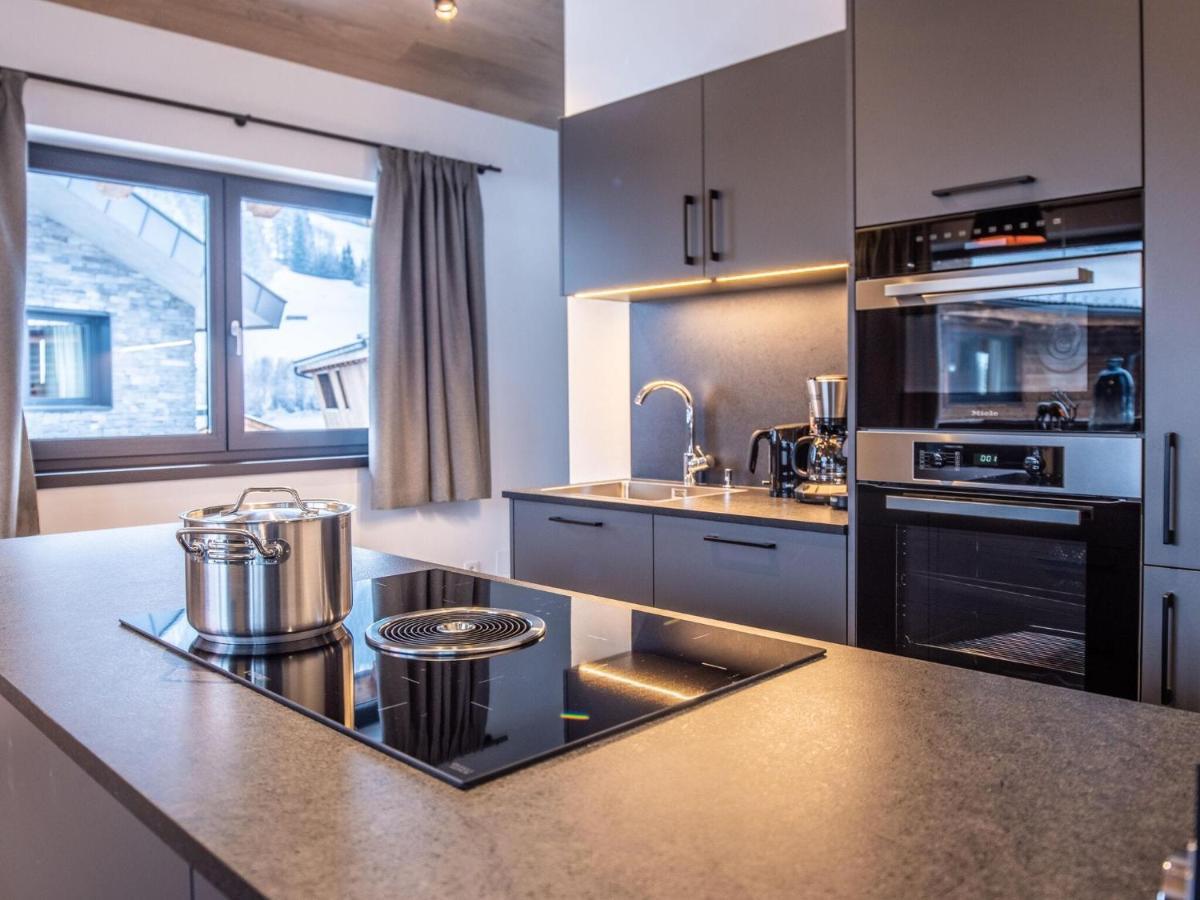 Apartment In Wald Im Pinzgau With A Carport Екстериор снимка